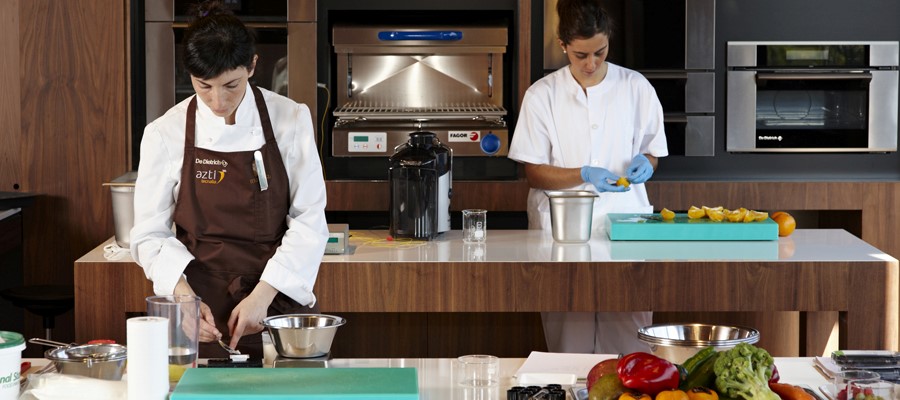 cocinando en cocina esperimental