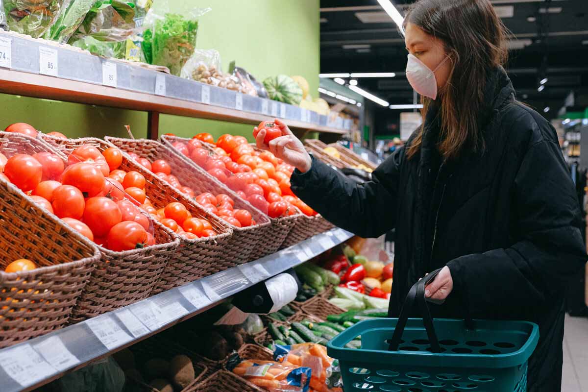 woman-in-face-mask-shopping-in-supermarket